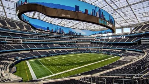 2025年回顾：转会热潮不断！咸美顿染红，麦巴比加盟，奥苏卓林普变港足球迷